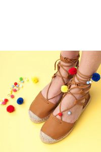 WI?ZANE ESPADRYLE Z POMPONAMI