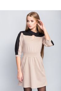 Wygodna sukienka o nietypowym fasonie MM1092 Beige