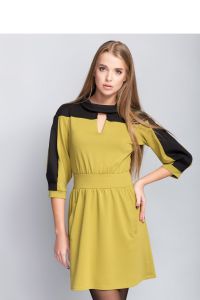 Wygodna sukienka o nietypowym fasonie MM1092 Oliwny
