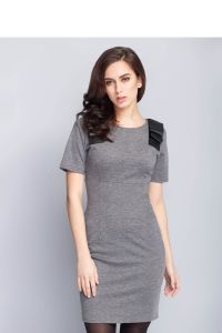 Delikatna sukienka o dopasowanym kroju MM1103 Grey