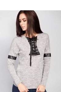 Ciekawy sweter wykończony eko-skórę MM2027 Light Grey