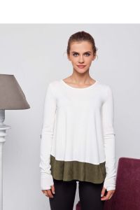 Miękki, przyjemny w dotyku sweter z dzianiny GR1266 Mleczny
