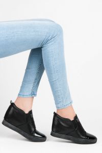 SLIP ONY NA KOTURNIE Czarny
